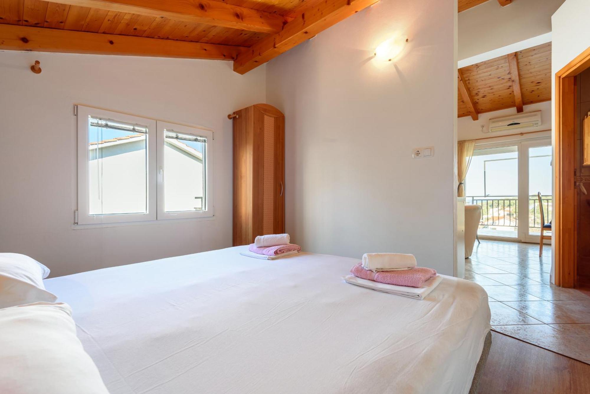 Apartments By The Sea Basina, Hvar - 11817 Vrbanj Room photo